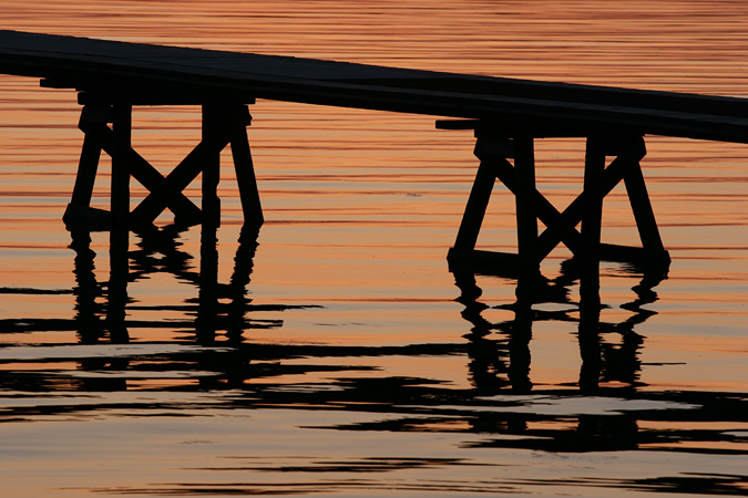 Brygga i solnedgången