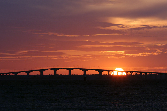 Ölandsbron i solnedgången